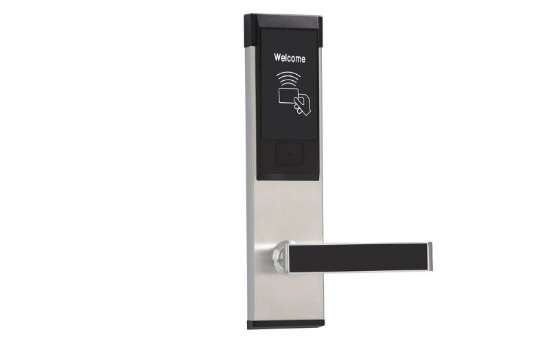 có nên lắp khóa cửa thẻ từ thay cho khóa cơ truyền thống